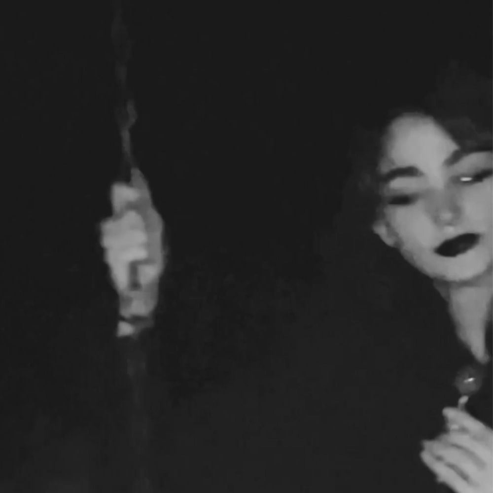 Dead Goths — photo, article sur wish i could see her again en 432 Hz | 432hz-converter.com