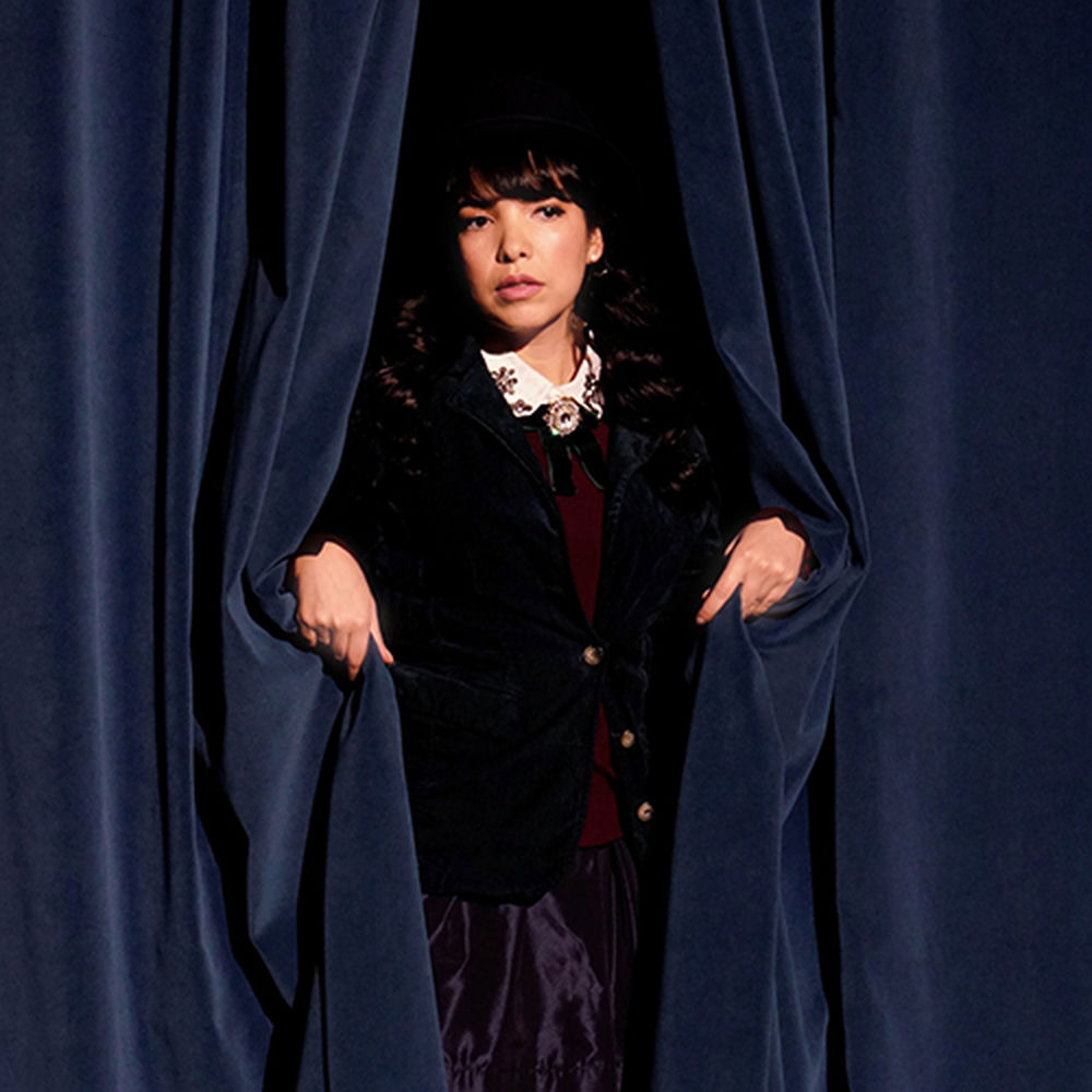 Indila — photo, article sur Tourner Dans Le Vide en 432 Hz | 432hz-converter.com