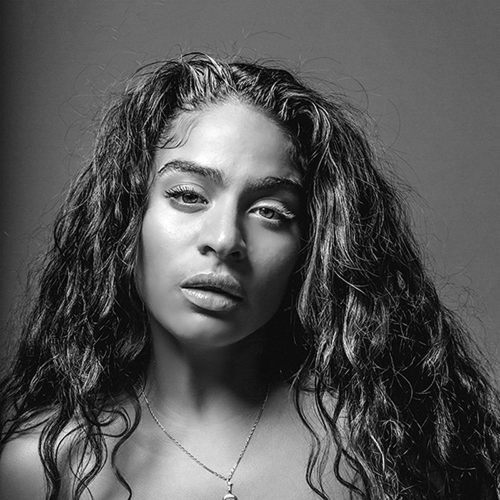 Jessie Reyez — photo, article sur EVERYBODY CRIES SOMETIMES en 432 Hz | 432hz-converter.com