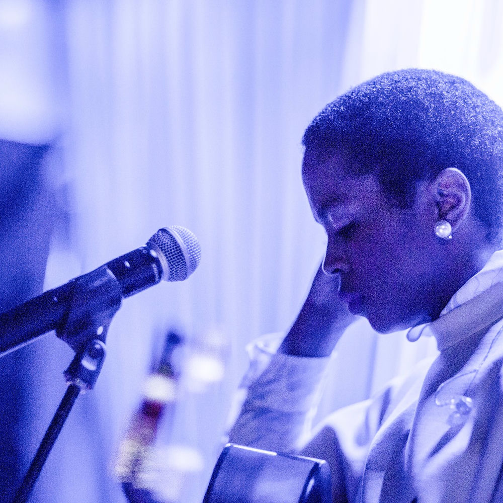 Ms. Lauryn Hill — photo, article sur Tell Him en 432 Hz | 432hz-converter.com
